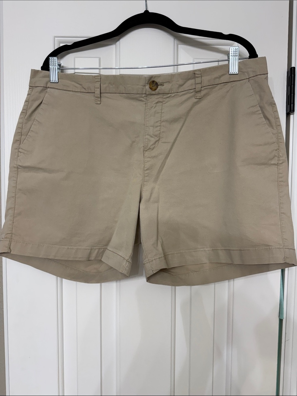 Old Navy Beige Women's Chino Shorts